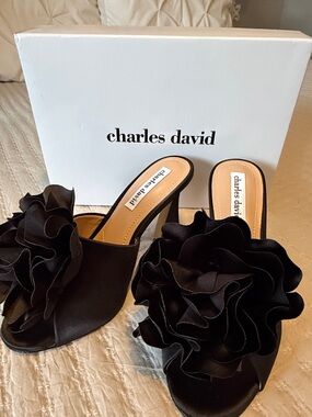 Charles David Black Floral Ruffle Slide Mules - LOVE Sz 7 NWT